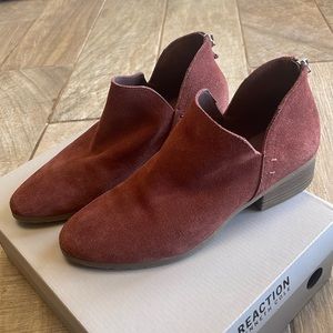 Reaction Kenneth Cole booties. size 7. Maroon, leather color.